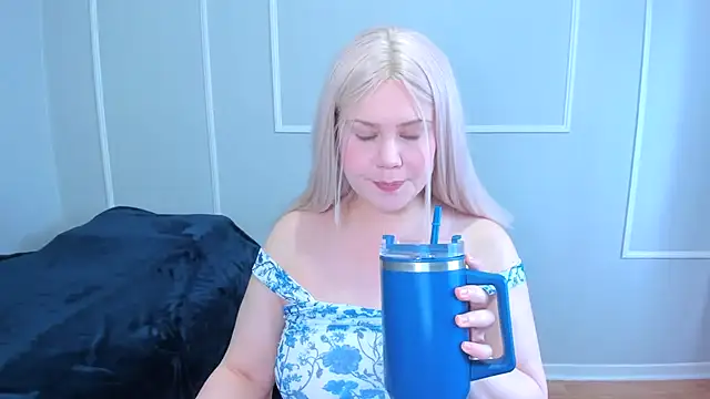 Snapshot of _leana_ chatting on 10-04-25, 03:46 leana online show from 10-04-25, 03:46