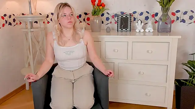 Snapshot of MarianAytes chatting on 02-13-25, 04:39 MarianAytes online show from 02-13-25, 04:39