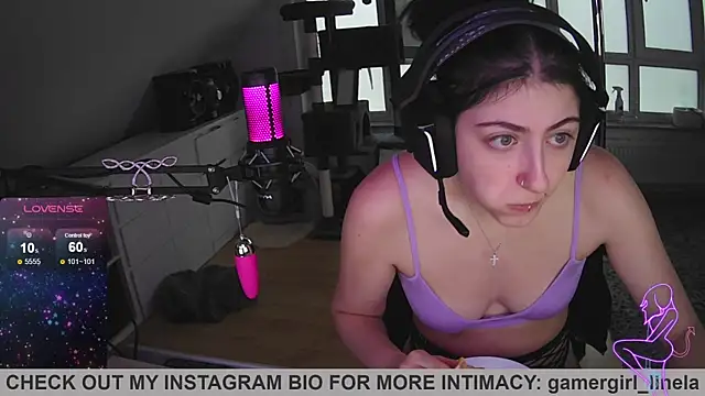 Snapshot of Gamergirl-Linela chatting on 10-06-25, 03:13 Gamergirl-Linela online show from 10-06-25, 03:13