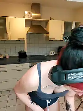 Snapshot of Gamergirl-Linela chatting on 03-10-25, 01:54 Gamergirl-Linela online show from 03-10-25, 01:54