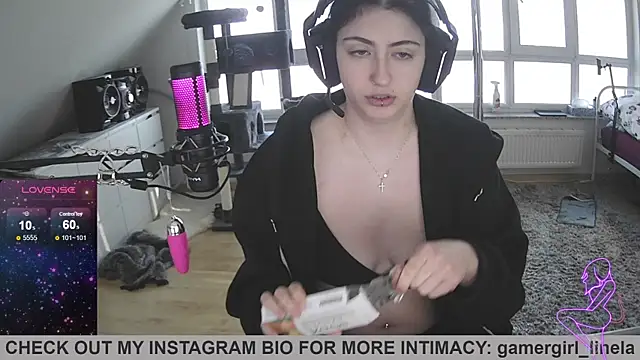 Snapshot of Gamergirl-Linela chatting on 10-01-25, 03:05 Gamergirl-Linela online show from 10-01-25, 03:05