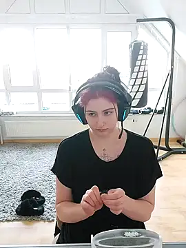 Snapshot of Gamergirl-Linela chatting on 03-07-25, 04:11 Gamergirl-Linela online show from 03-07-25, 04:11