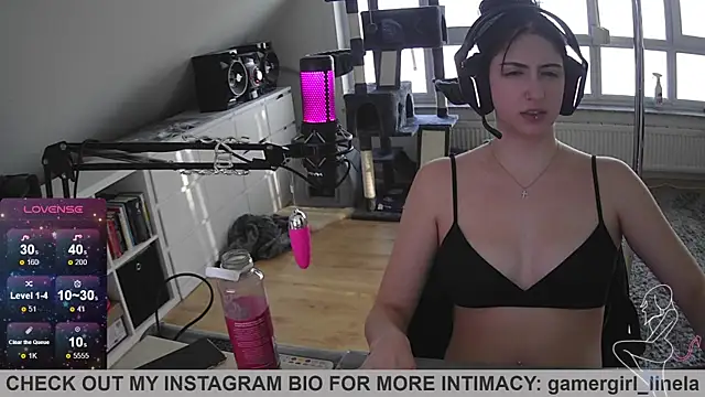 Snapshot of Gamergirl-Linela chatting on 10-02-25, 03:15 Gamergirl-Linela online show from 10-02-25, 03:15