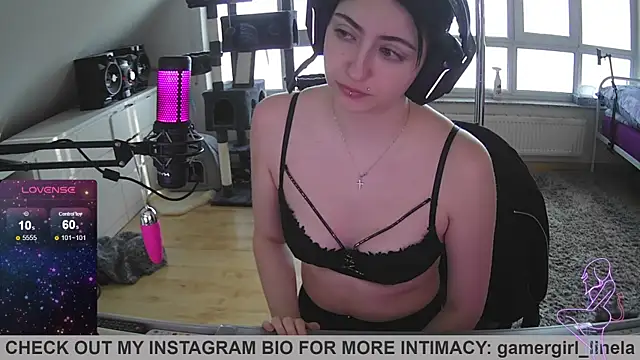 Snapshot of Gamergirl-Linela chatting on 10-07-25, 03:24 Gamergirl-Linela online show from 10-07-25, 03:24