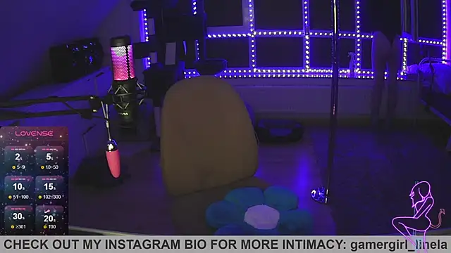 Snapshot of Gamergirl-Linela chatting on 10-11-25, 08:43 Gamergirl-Linela online show from 10-11-25, 08:43