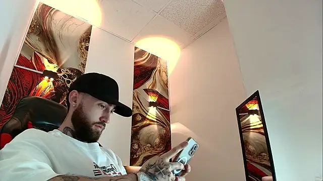 Snapshot of Luke_davis01 chatting on 02-21-26, 12:40 Luke davis01 online show from 02-21-26, 12:40