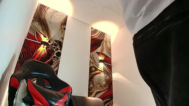 Snapshot of Luke_davis01 chatting on 03-12-26, 01:04 Luke davis01 online show from 03-12-26, 01:04