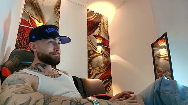 Snapshot of Luke_davis01 chatting on 03-17-26, 01:03 Luke davis01 online show from 03-17-26, 01:03