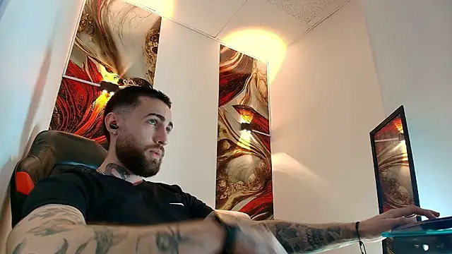 Snapshot of Luke_davis01 chatting on 03-18-26, 01:02 Luke davis01 online show from 03-18-26, 01:02