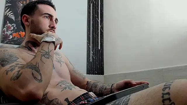 Luke davis01 online show from 02-20-25, 04:58