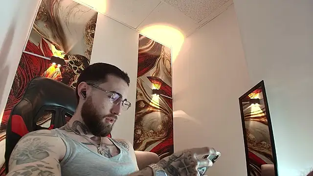 Snapshot of Luke_davis01 chatting on 02-11-26, 12:49 Luke davis01 online show from 02-11-26, 12:49