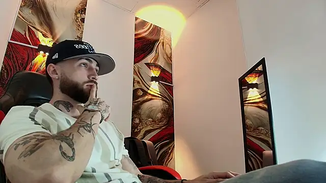 Luke davis01 online show from 10-31-25, 01:19