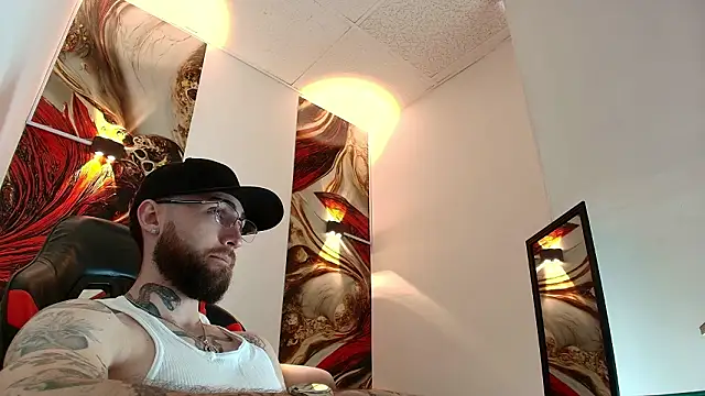 Snapshot of Luke_davis01 chatting on 03-09-26, 12:52 Luke davis01 online show from 03-09-26, 12:52