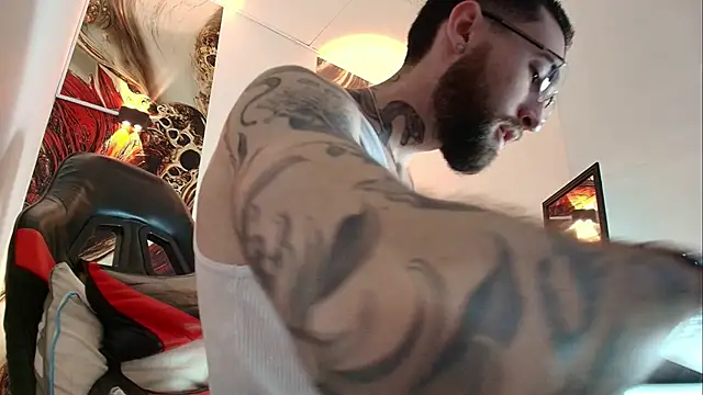 Snapshot of Luke_davis01 chatting on 02-24-26, 01:12 Luke davis01 online show from 02-24-26, 01:12