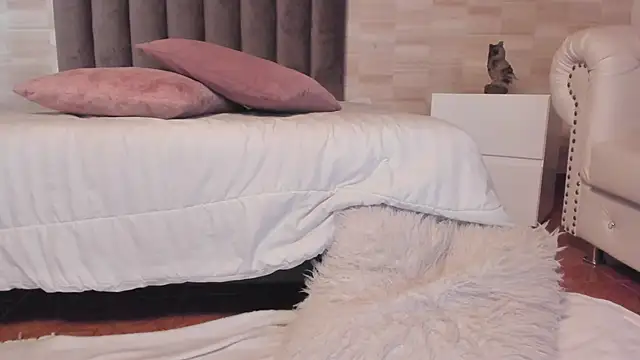 Piia Angeel1 online show from 02-25-25, 01:32