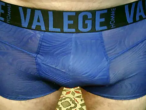 Snapshot of archange_17 chatting on 10-06-25, 06:03 archange 17 online show from 10-06-25, 06:03