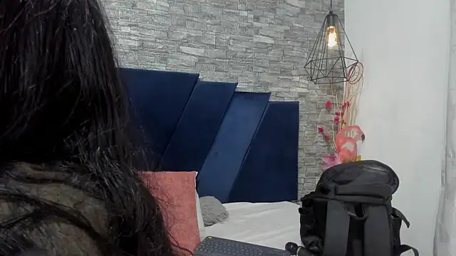 Sophia Brunett online show from 10-12-25, 12:06