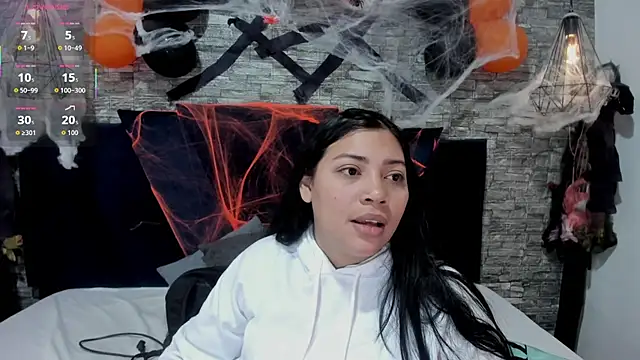 Sophia Brunett online show from 10-29-25, 12:04