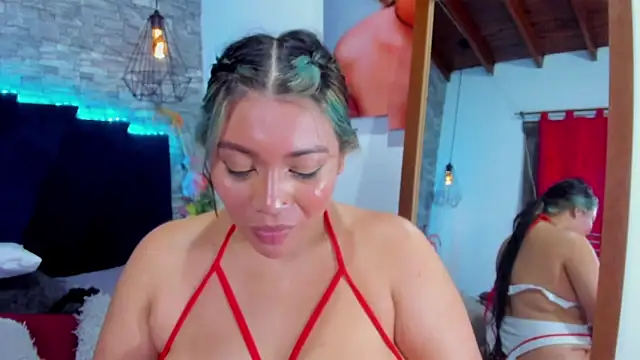 Sophia Brunett online show from 04-14-26, 12:04