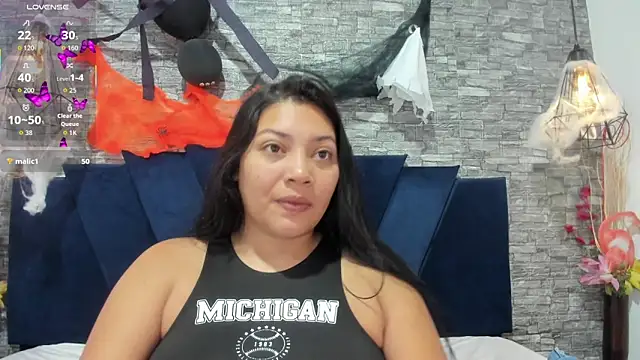 Sophia Brunett online show from 10-22-25, 12:04