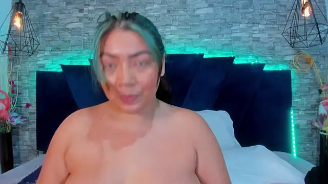 Sophia Brunett online show from 04-17-26, 08:00