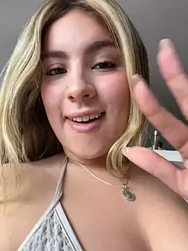 Snapshot of Cloee_Rainbow1 chatting on 07-25-26, 01:28 Cloee Rainbow1 online show from 07-25-26, 01:28