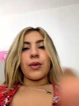 Snapshot of Cloee_Rainbow1 chatting on 06-21-26, 01:39 Cloee Rainbow1 online show from 06-21-26, 01:39