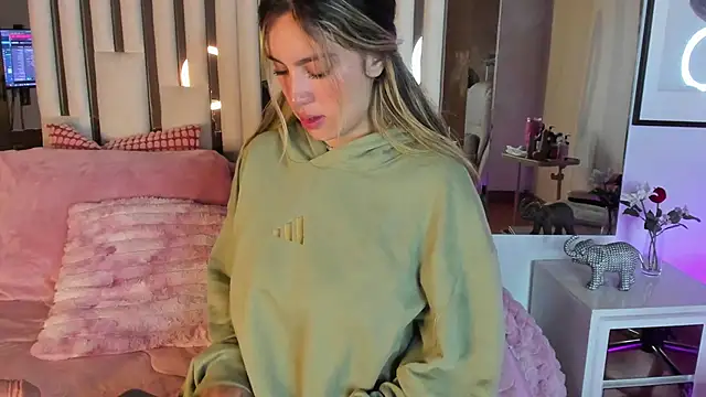 Cloee Rainbow1 online show from 03-23-26, 12:05