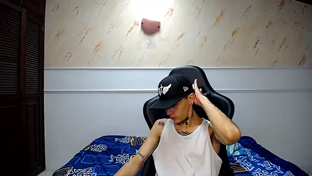 Snapshot of andrey_mishel_hot chatting on 02-11-25, 04:33 andrey mishel hot online show from 02-11-25, 04:33