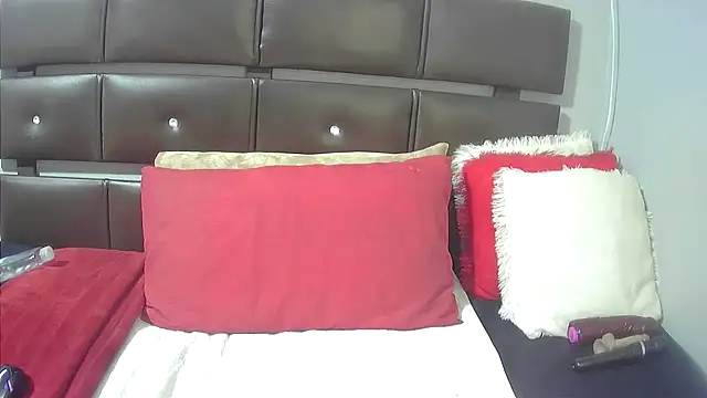 Snapshot of Mishanti chatting on 06-26-26, 10:04 Mishanti online show from 06-26-26, 10:04
