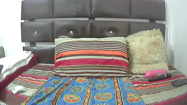 Snapshot of Mishanti chatting on 10-27-25, 08:54 Mishanti online show from 10-27-25, 08:54