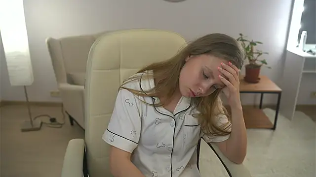 Snapshot of AislyBrenton chatting on 02-07-25, 11:34 AislyBrenton online show from 02-07-25, 11:34