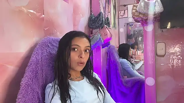 Skye Moore online show from 08-08-26, 01:45