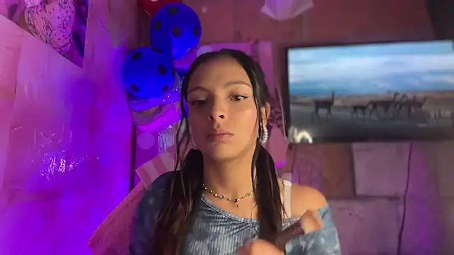 Skye Moore online show from 07-17-26, 02:09