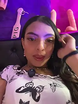 Snapshot of Skye_Moore chatting on 04-22-26, 02:07 Skye Moore online show from 04-22-26, 02:07