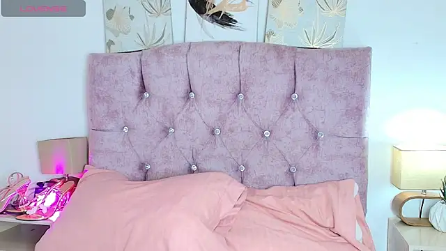 Skye Moore online show from 02-06-26, 09:22