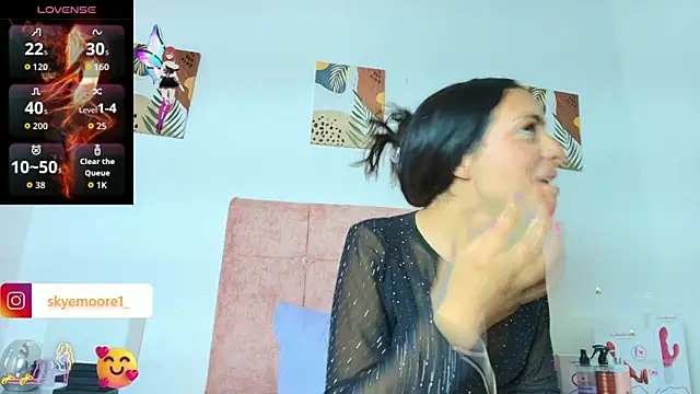 Skye Moore online show from 11-11-25, 06:47