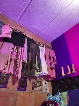 Skye Moore online show from 04-21-26, 02:47