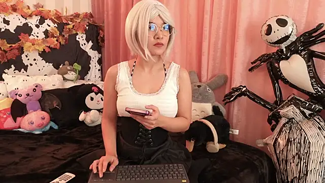 Snapshot of NataliaNovak chatting on 10-10-25, 12:28 NataliaNovak online show from 10-10-25, 12:28