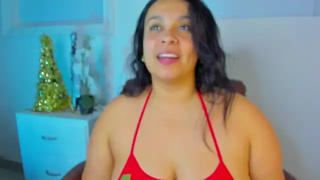 Snapshot of KourtneyEvans chatting on 12-17-25, 05:40 KourtneyEvans online show from 12-17-25, 05:40