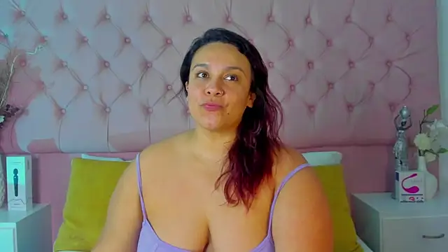 Snapshot of KourtneyEvans chatting on 09-25-25, 05:30 KourtneyEvans online show from 09-25-25, 05:30