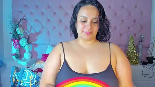 Snapshot of KourtneyEvans chatting on 12-22-25, 11:38 KourtneyEvans online show from 12-22-25, 11:38