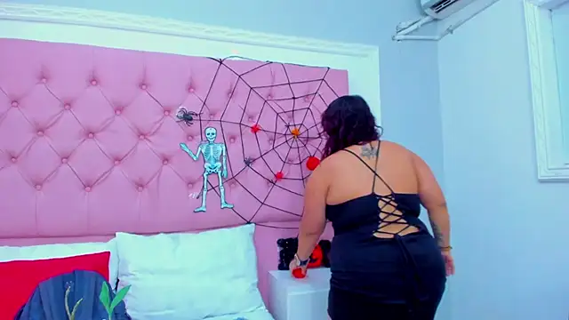 Snapshot of KourtneyEvans chatting on 10-15-25, 06:27 KourtneyEvans online show from 10-15-25, 06:27