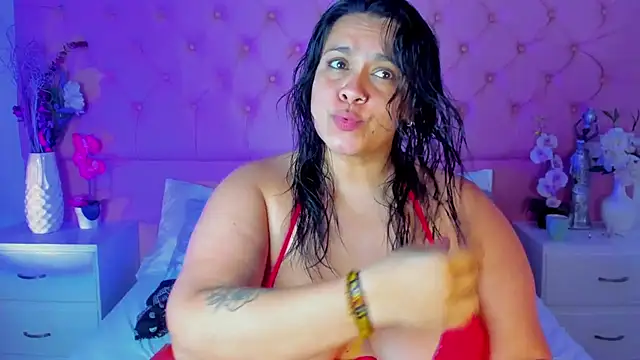 Snapshot of KourtneyEvans chatting on 11-28-25, 12:49 KourtneyEvans online show from 11-28-25, 12:49