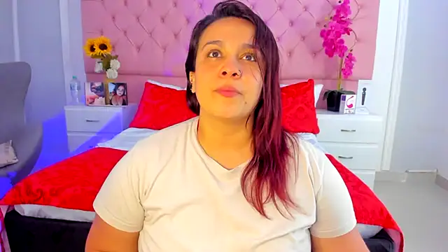 Snapshot of KourtneyEvans chatting on 03-18-25, 03:01 KourtneyEvans online show from 03-18-25, 03:01