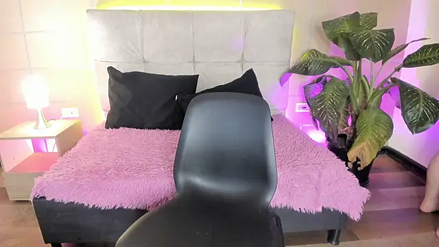  michonne  online show from 11-08-25, 09:18