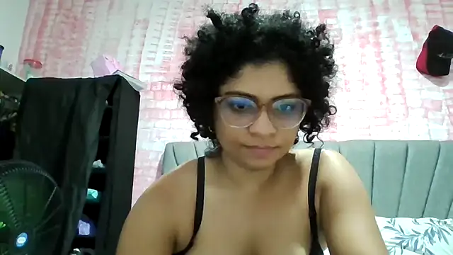 Snapshot of Tana_latin chatting on 10-08-25, 12:45 Tana latin online show from 10-08-25, 12:45