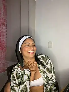Snapshot of Tana_latin chatting on 02-13-25, 12:24 Tana latin online show from 02-13-25, 12:24