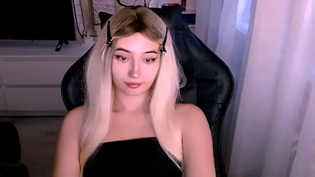 beauty blonde online show from 10-16-25, 01:03