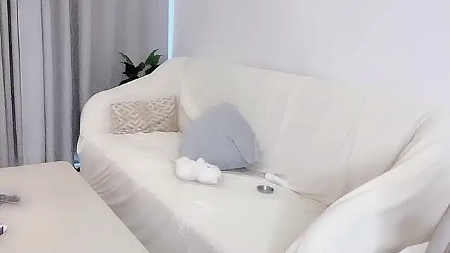 Moonccoi online show from 10-27-25, 04:02